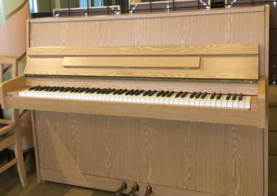 Bohemia 111 Nova in de toonzaal van de Pianier, van de Sande Piano's in Tilburg