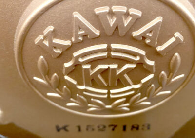 kawai kl58b embleem in pantserraam